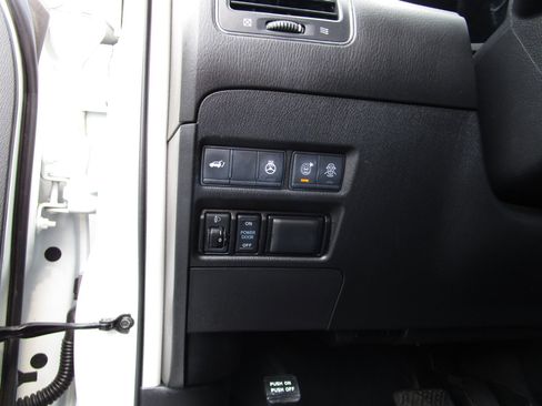 Used 2019 Nissan Armada Platinum w/ Captain's Chairs Package image 19