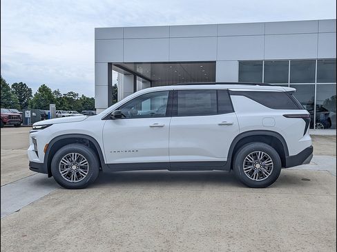 New 2026 Chevrolet Traverse LT w/ LPO, Floor Liner Package FWD image 9