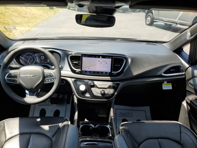 Used 2026 Chrysler Pacifica Limited FWD image 17