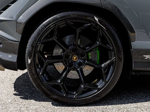 Used 2023 Lamborghini Urus Performante AWD/4WD image 19