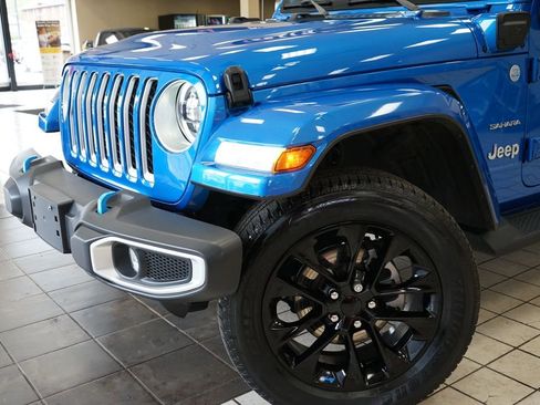 Used 2023 Jeep Wrangler Unlimited Sahara AWD/4WD image 22