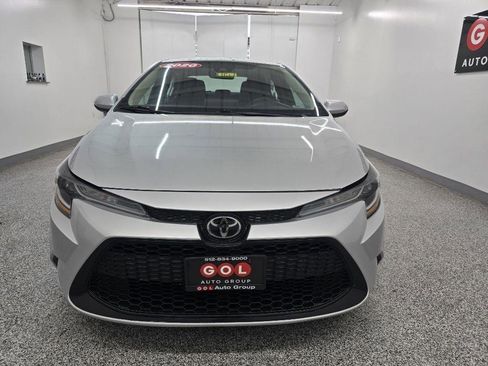 Used 2020 Toyota Corolla LE FWD image 3
