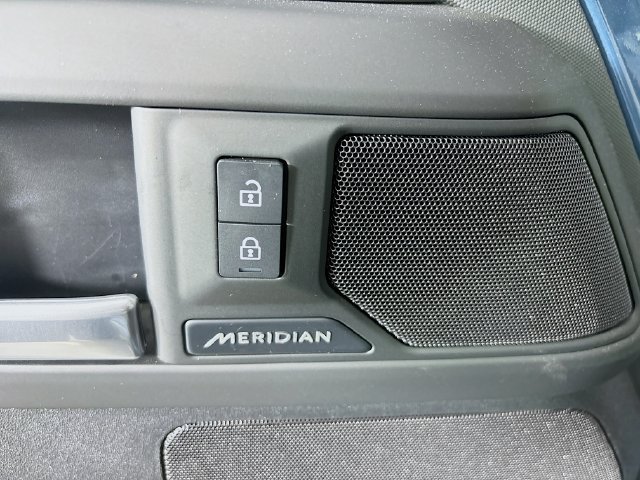 New 2025 Land Rover Defender 110 S AWD/4WD image 19