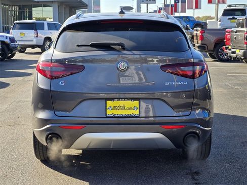 Used 2023 Alfa Romeo Stelvio Ti image 5