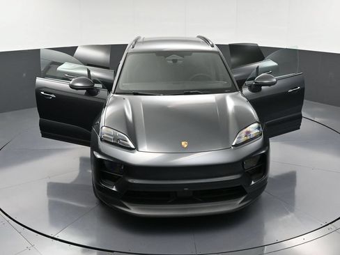 Certified 2025 Porsche Macan Electric RWD image 34