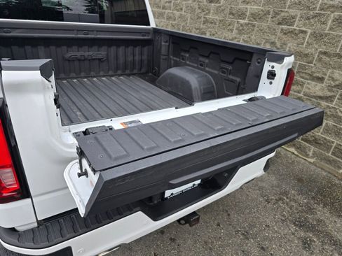 Used 2022 GMC Sierra 1500 AT4 w/ AT4 Premium Package image 10