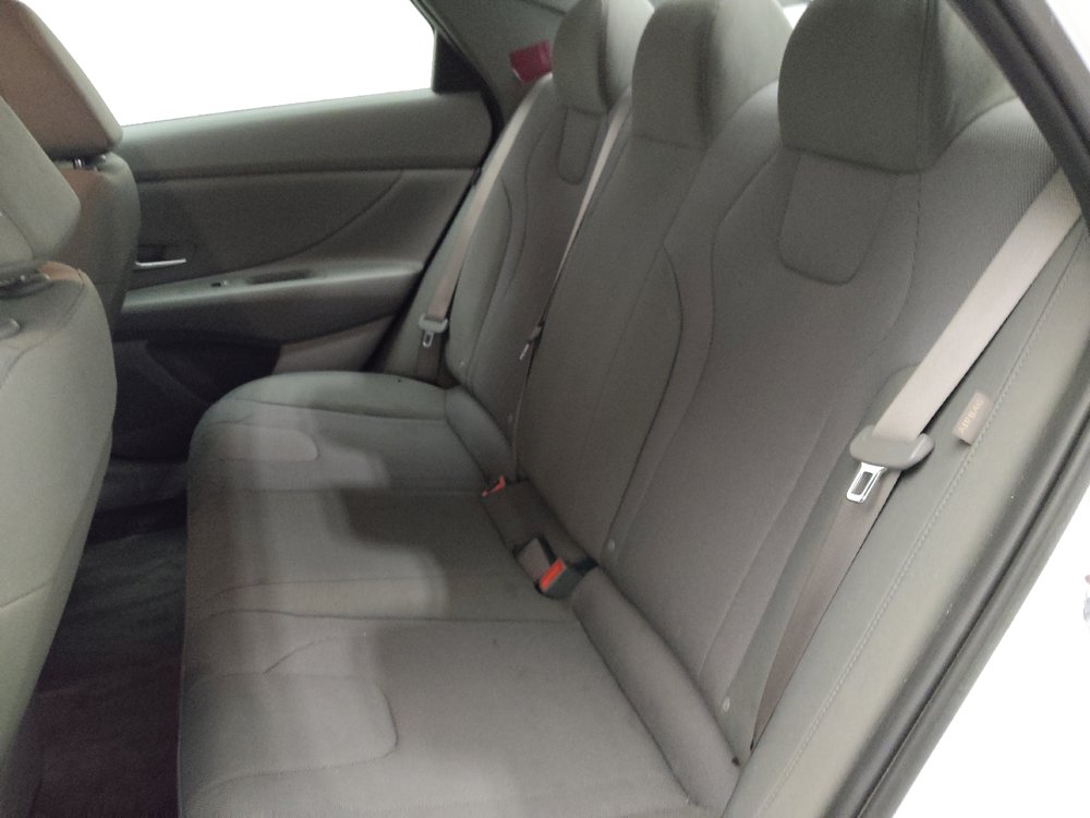 Used 2025 Hyundai Elantra SE FWD image 18