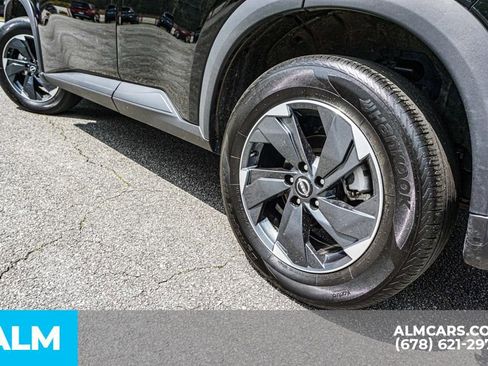 Used 2025 Nissan Rogue SV AWD/4WD image 16