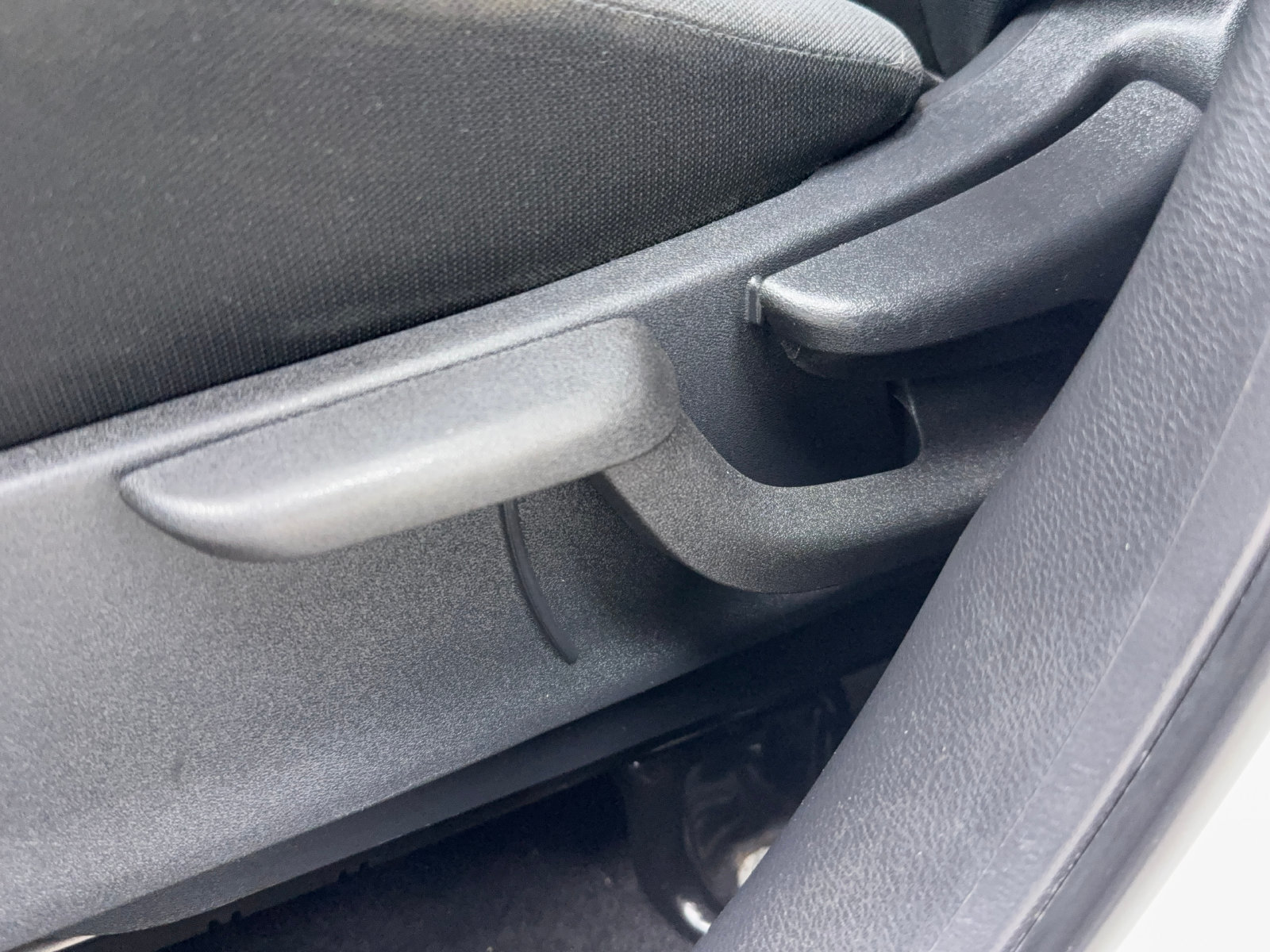 Used 2023 Nissan Kicks S FWD image 19