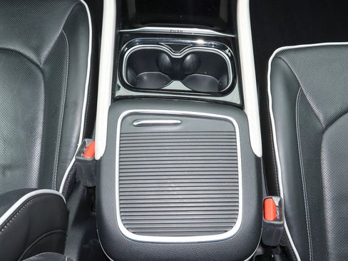 Used 2023 Chrysler Pacifica Limited image 23