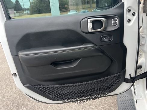 Used 2018 Jeep Wrangler Unlimited Sahara image 10