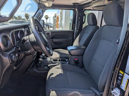 Certified 2023 Jeep Gladiator Sport AWD/4WD image 11