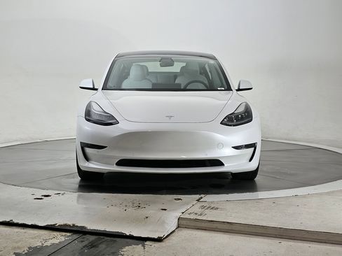 Used 2021 Tesla Model 3 Standard Range Plus image 4