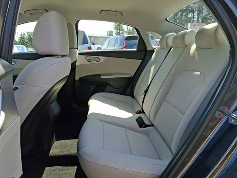 Used 2023 Kia Forte LXS w/ LXS Technology Package image 11