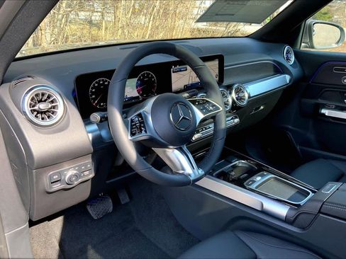 New 2026 Mercedes-Benz GLB 250 4MATIC image 9