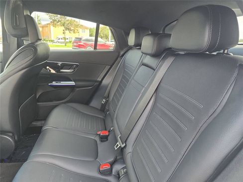Used 2025 Mercedes-Benz GLC 300 4MATIC w/ AMG Line image 12