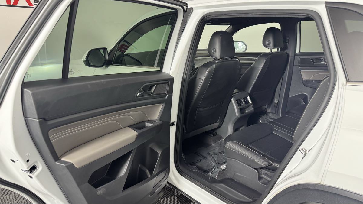 Used 2021 Volkswagen Atlas Cross Sport SE FWD image 28