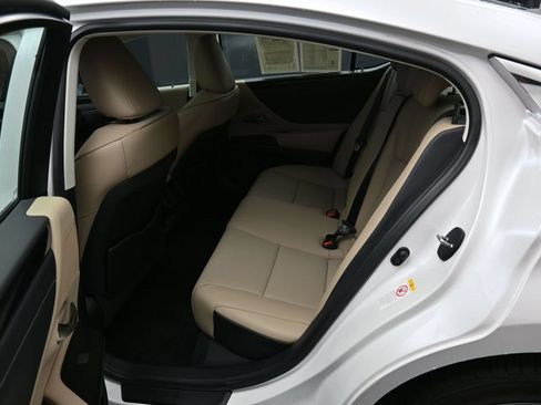 Used 2019 Lexus ES 350 w/ Premium Package FWD image 30