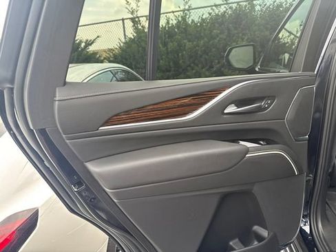 Used 2023 Cadillac Escalade Premium Luxury AWD/4WD image 13