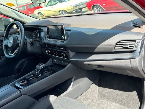 Used 2023 Nissan Rogue S AWD/4WD image 25
