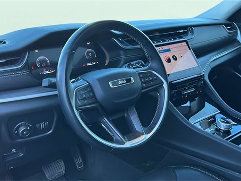 Used 2022 Jeep Grand Cherokee Limited image 10