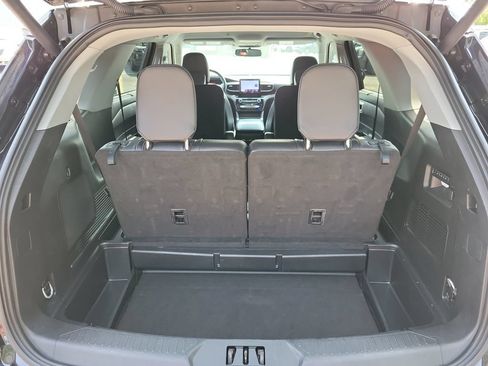 Used 2023 Ford Explorer Limited w/ Equipment Group 301A AWD/4WD image 11