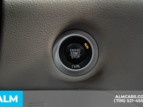 Used 2017 Chrysler Pacifica Limited image 31