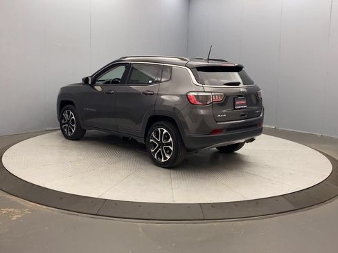 Used 2022 Jeep Compass Limited AWD/4WD image 3