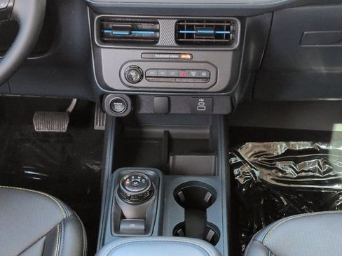 Used 2025 Ford Maverick Lobo AWD/4WD image 18