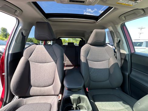 Used 2022 Toyota RAV4 XLE w/ Convenience Package AWD/4WD image 20