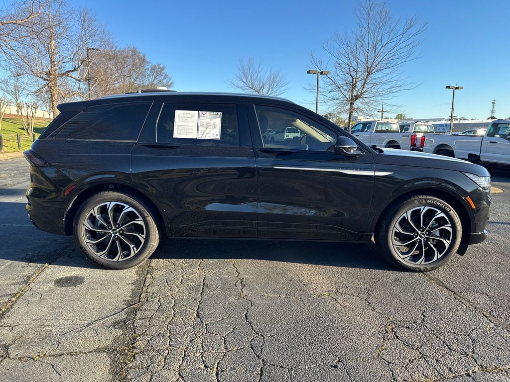 Used 2025 Lincoln Nautilus Reserve AWD/4WD image 5