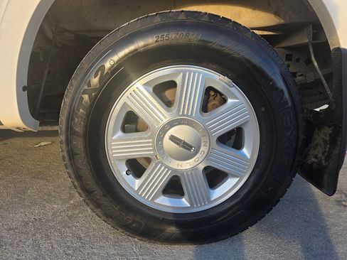 Used 2008 Lincoln Mark LT 2WD image 49