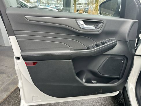 New 2025 Ford Escape SE FWD image 15