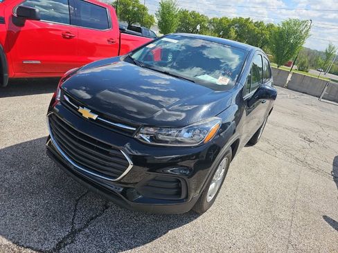 Used 2020 Chevrolet Trax LS w/ Tint and Cruise Package FWD image 5