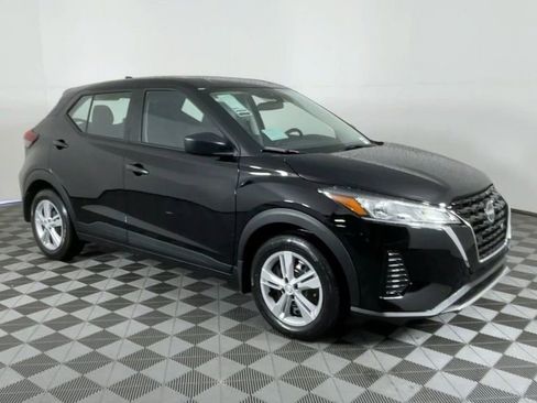 New 2025 Nissan Kicks Play S image 2