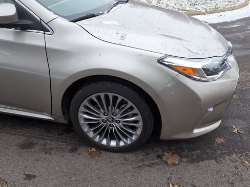 Used 2016 Toyota Avalon Limited image 3