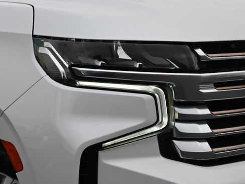 Used 2023 Chevrolet Suburban High Country image 14