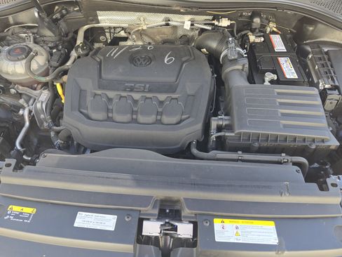Used 2021 Volkswagen Tiguan SE image 33
