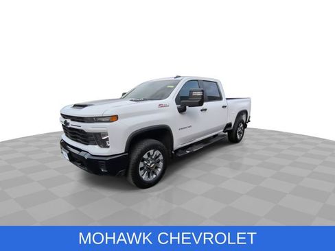 Used 2025 Chevrolet Silverado 2500 Custom w/ Custom Convenience Package AWD/4WD image 4