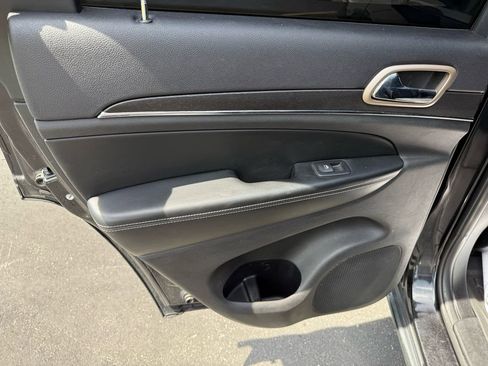 Used 2016 Jeep Grand Cherokee Limited image 12