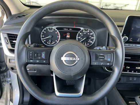 Used 2024 Nissan Rogue SV FWD image 9
