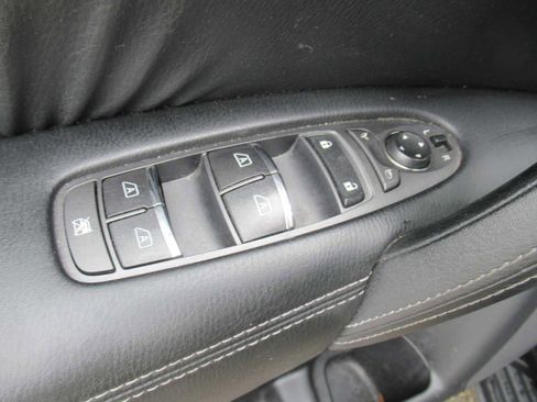 Used 2019 Nissan Armada SL w/ Premium Package image 18