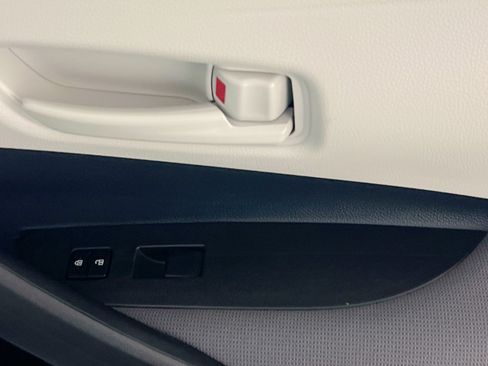 Used 2025 Toyota Corolla LE image 31