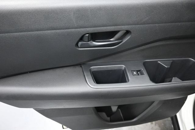 Used 2025 Nissan Pathfinder SV FWD image 20