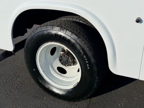 Used 2023 Ford E-350 and Econoline 350 Super Duty w/ Power Windows & Locks Group image 18