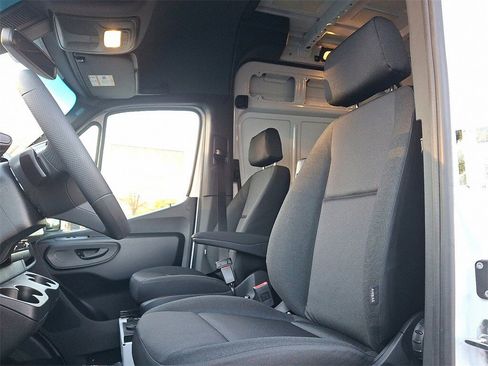 New 2025 Mercedes-Benz Sprinter 2500 image 10