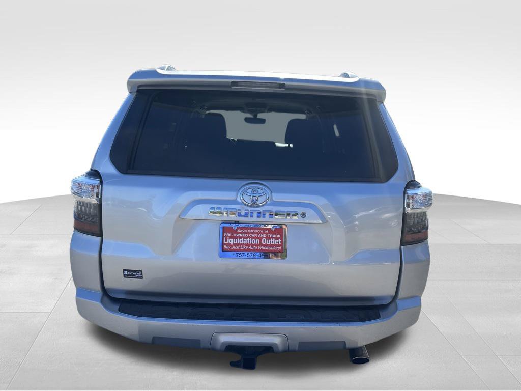 Used 2016 Toyota 4Runner SR5 AWD/4WD image 4