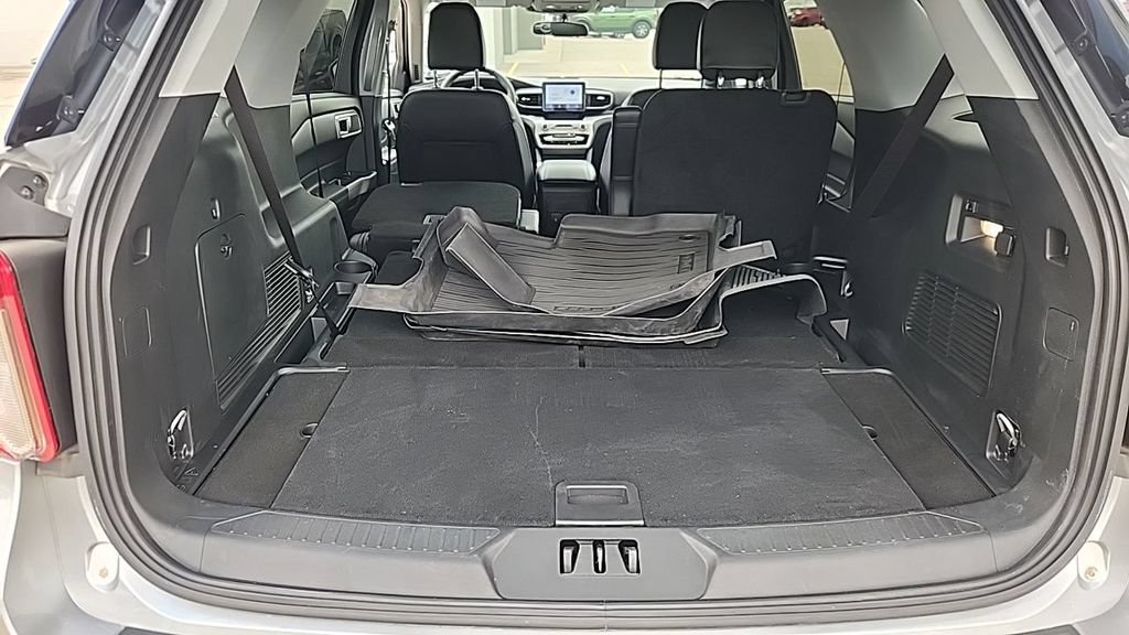 Used 2024 Ford Explorer XLT w/ Equipment Group 202A AWD/4WD image 16