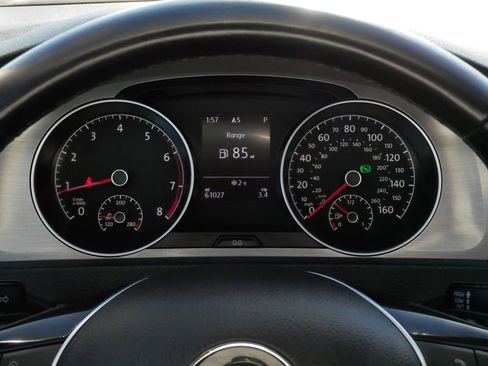 Used 2017 Volkswagen Golf SE image 21