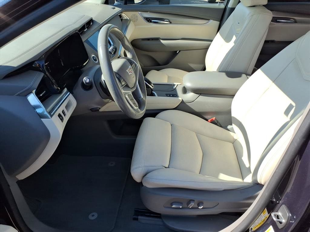 Used 2017 Cadillac XT5 Luxury w/ Driver Awareness Package AWD/4WD image 5